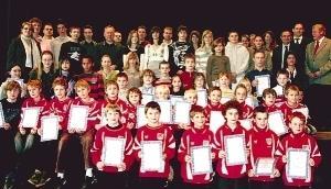 Gruppenbild mit den geehrten Sportlern und Blutspendern beim Neujahrsempfang der Gemeinde Untergruppenbach.Foto: Anne Väisänen Gruppenbild mit den geehrten Sportlern und Blutspendern beim Neujahrsempfang der Gemeinde Untergruppenbach.Foto: Anne Väisänen
