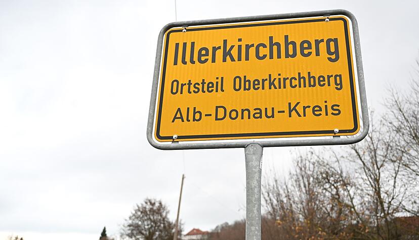 Das Ortsschild des Ortsteils Oberkichberg von Illerkirchberg. Das Ortsschild des Ortsteils Oberkichberg von Illerkirchberg.