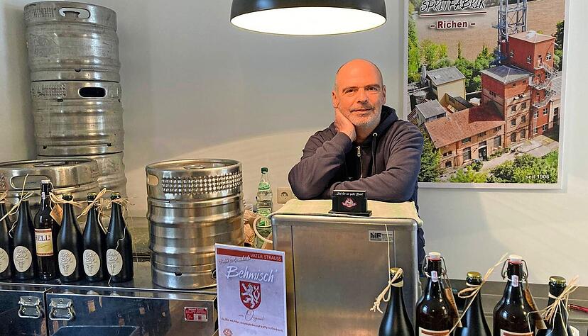 Braut Bier nach dem Champagner-Verfahren: Gerald Strau&szlig;, Werbefachmann und Inhaber der Bierbrau-Manufaktur Vater-Strauss, ist seit Fr&uuml;hjahr im Industriedenkmal.
Fotos: J&ouml;rg K&uuml;hl