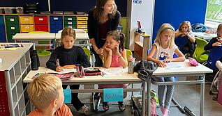 In der Sommerschule Künzelsau bereiten sich die Schulkinder auf das neue Schuljahr vor. Es wird gelernt. Es ist aber auch viel Zeit zum Spielen. In der Sommerschule Künzelsau bereiten sich die Schulkinder auf das neue Schuljahr vor. Es wird gelernt. Es ist aber auch viel Zeit zum Spielen.