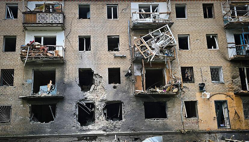 Entlang der Frontlinie in der Ukraine werden auch Wohngebiete immer wieder beschossen. (Archivbild)