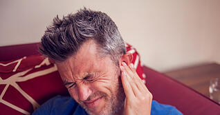 Häufig ist ein Schwinden des Hörvermögens der Grund für Tinnitus.