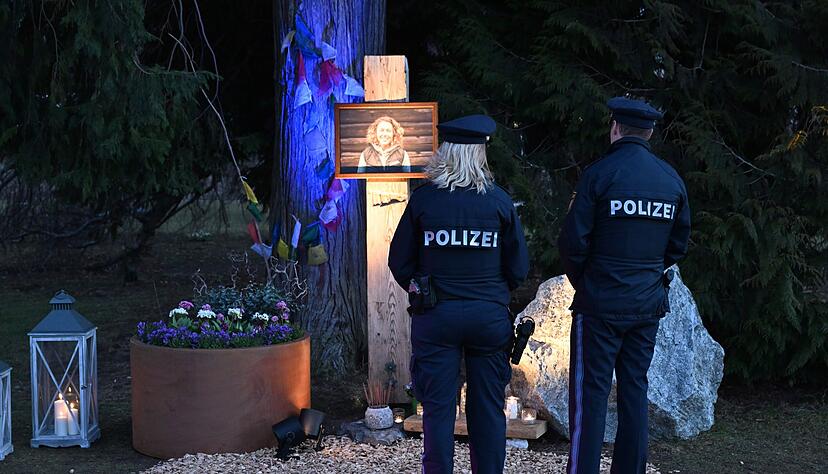 Im Partenkirchener Kurpark erinnert ein Gedenkort an die Ex-Biathletin. Im Partenkirchener Kurpark erinnert ein Gedenkort an die Ex-Biathletin.