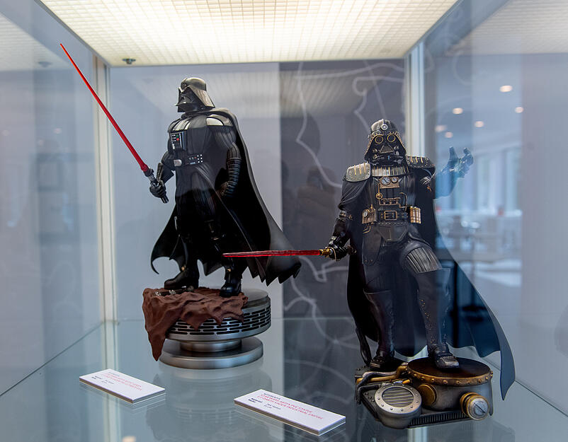 Eröffnung der Ausstellung "Kunst der Sterne" mit Star Wars Kunst und Zeichner und Illustrator Matt Busch.