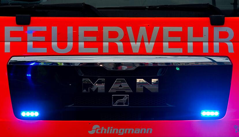 Die Feuerwehr war stundenlang im Einsatz. (Symbolbild)
