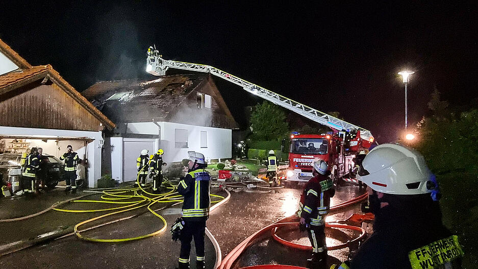 Blitz schlägt in Wüstenrot ein Blitz schlägt in Wüstenrot ein