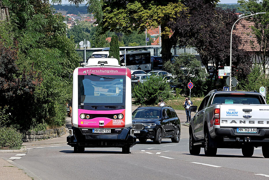 Erste bemannte Fahrt mit dem autonomen Busshuttle in Bad Wimpfen, vom Bahnhof bis zur LIDL-Zentrale