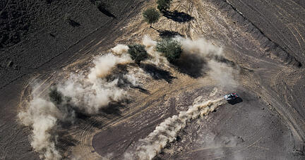 Bei der Rallye Dakar, hier während der elften Etappe in der Wüste rund um die saudische Hafenstadt Yanbu, erwies sich der Audi RS Q e-tron E2 als äußerst zuverlässig.