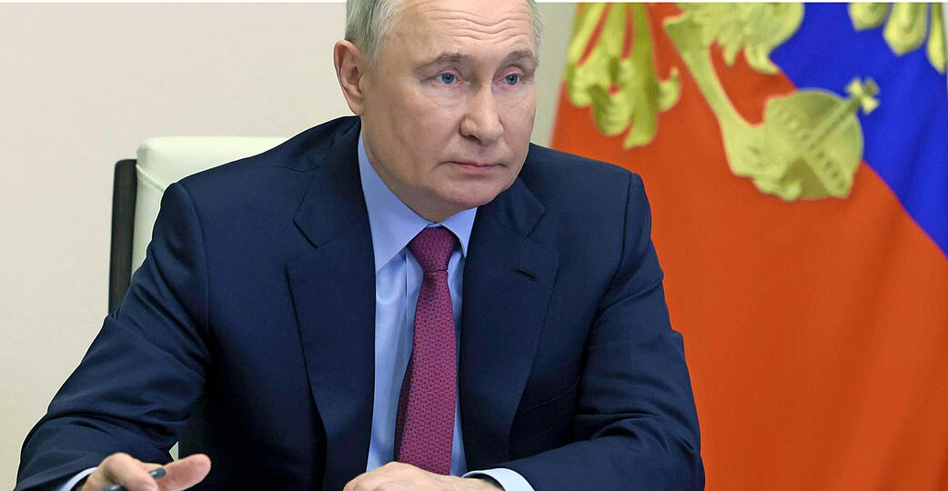 Der Kreml gibt weiterhin keine Auskunft ob auch Wladimir Putin an den Verhandlungen über die Beendigung des russischen Kriegs in der Ukraine teilnimmt.