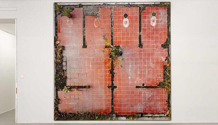 Architekturfragmente der sozialistischen Moderne in der Anmutung eines Wandteppichs: Grundrisse von Kloh&auml;uschen aus der Serie &bdquo;Pl&auml;nterwald&ldquo;, 2024.