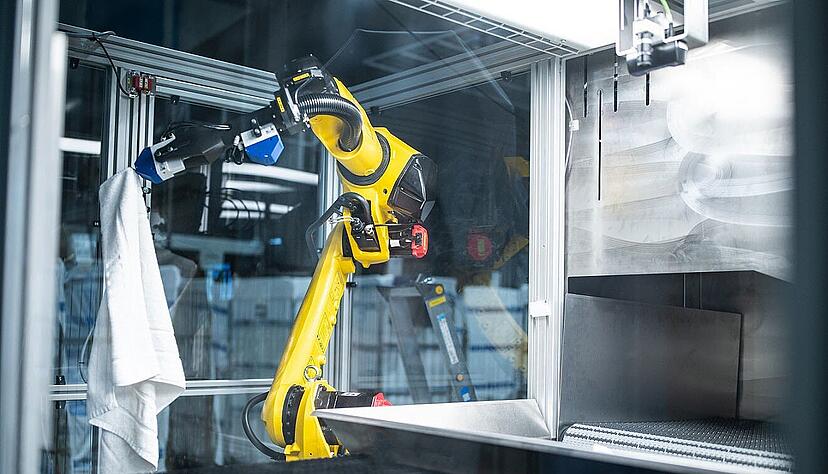 Eine IDS-Kamera und ein Roboter machen gemeinsame Sache beim Sortieren von Ware. Eine IDS-Kamera und ein Roboter machen gemeinsame Sache beim Sortieren von Ware.