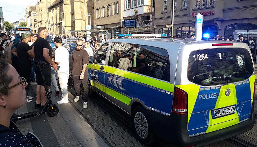 Am Marktplatz in Heilbronn gab es am Dienstagabend, 4. Juni, einen Polizeieinsatz. Am Marktplatz in Heilbronn gab es am Dienstagabend, 4. Juni, einen Polizeieinsatz.