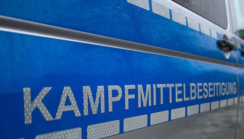 Im Wald vergraben und ausgel&ouml;st: Der Kampfmittelbeseitigungsdienst k&uuml;mmerte sich um die Handgranate. (Symbolbild)