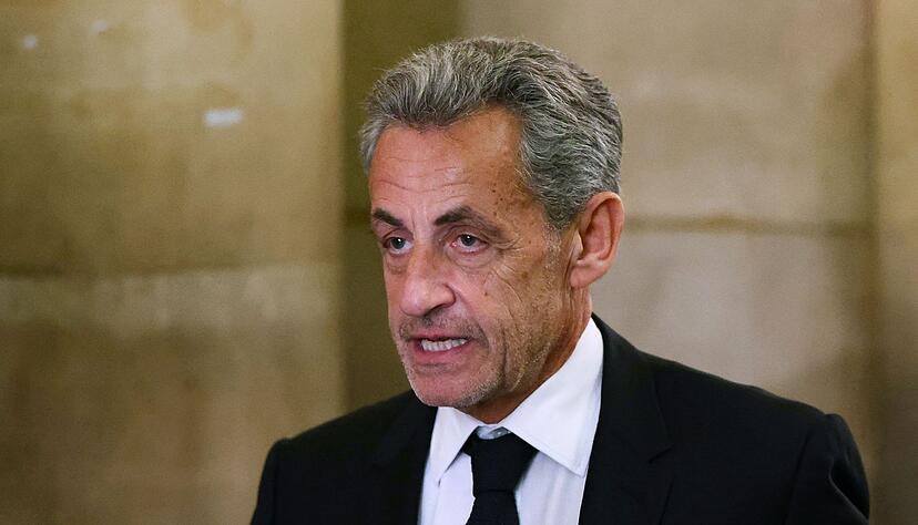 Sarkozy weist die Vorwürfe von sich und kämpft in Berufung gegen eine fünfjährige Haftstrafe. Sarkozy weist die Vorwürfe von sich und kämpft in Berufung gegen eine fünfjährige Haftstrafe.