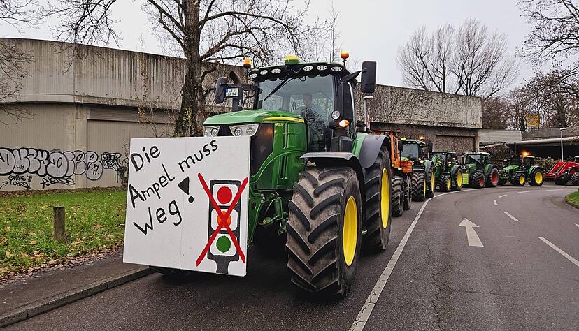 Am Protest in Stuttgart beteiligen sich auch Bauern aus der Region Heilbronn. Ein Landwirt aus Untereisesheim spricht über den Grund für seinen Ärger. Am Protest in Stuttgart beteiligen sich auch Bauern aus der Region Heilbronn. Ein Landwirt aus Untereisesheim spricht über den Grund für seinen Ärger.