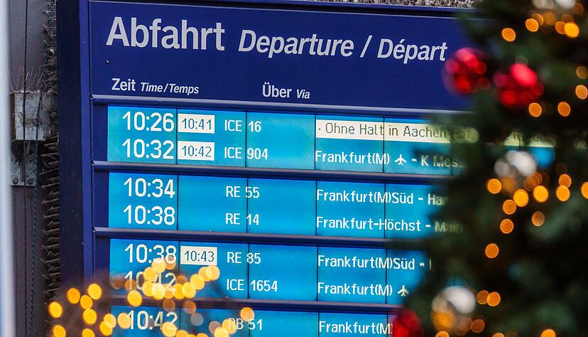 Auch die Bahn erwartet, dass sich der Andrang auf die Tage vor Heiligabend verteilt. (Symbolbild)
