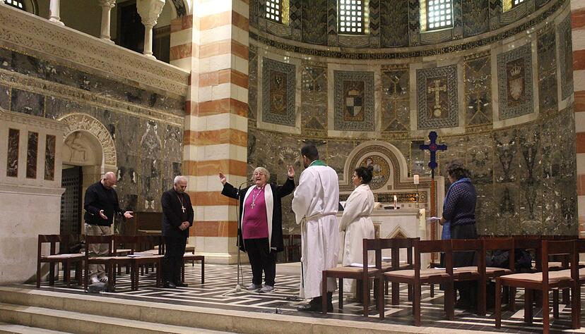 Landesbisch&ouml;fin Heike Springhart nimmt an einem arabischen Gottesdienst der Evangelisch-Lutherischen Kirche in Jordanien und im Heiligen Land in der Himmelfahrtskirche auf dem &Ouml;lberg teil.
