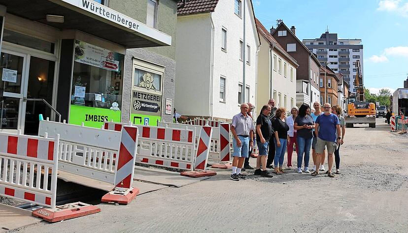 Die Anwohner zwischen Leintalstraße und Ortseingang sind von den Baumaßnahmen in der Saarbrückener Straße besonders schwer betroffen. So ist der Zugang zur Metzgerei Württemberger nur eingeschränkt möglich.