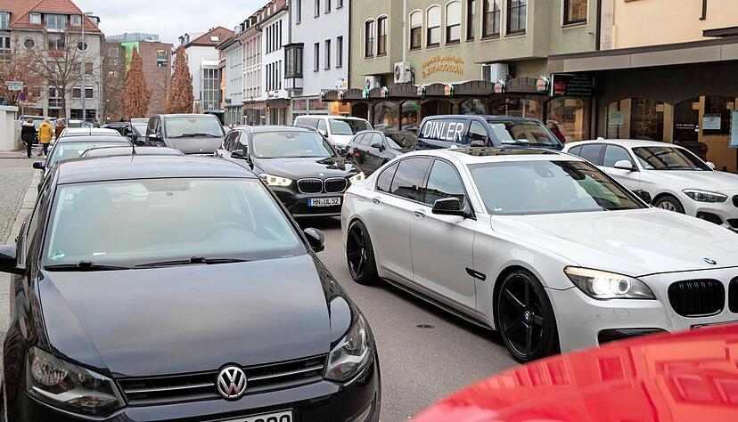 Hier gibt es sehr oft Engpässe und Staus: die Lohtorstraße am Heilbronner Rathaus. Wie kann ein sinnvolles Konzept die Situation verbessern?
Foto: Andreas Veigel Hier gibt es sehr oft Engpässe und Staus: die Lohtorstraße am Heilbronner Rathaus. Wie kann ein sinnvolles Konzept die Situation verbessern?
Foto: Andreas Veigel