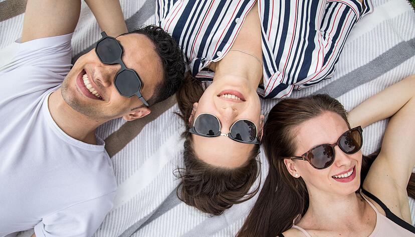 Eine ausgeglichene Balance aus Geben und Nehmen tut unseren zwischenmenschlichen Beziehungen gut. Eine ausgeglichene Balance aus Geben und Nehmen tut unseren zwischenmenschlichen Beziehungen gut.