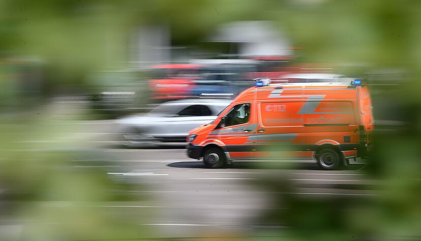 Ein Fahrsch&uuml;ler und sein Fahrlehrer sind bei dem Unfall leicht verletzt worden (Symbolbild)