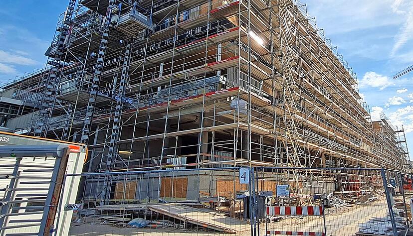 Die Josef-Schwarz-Schule im Neckarbogen ist Deutschlands größte sich im Bau befindliche Schule. Die Josef-Schwarz-Schule im Neckarbogen ist Deutschlands größte sich im Bau befindliche Schule.