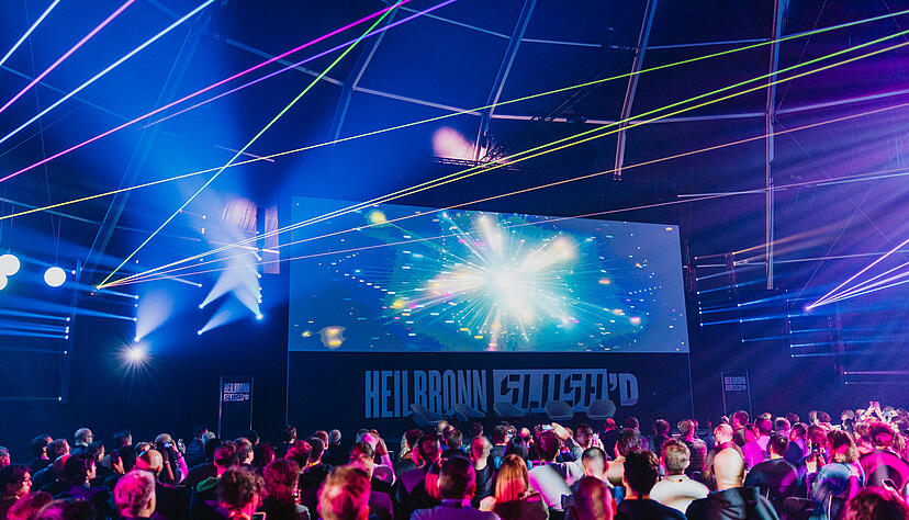 Kurz vor 13 Uhr warten die G&auml;ste auf die Er&ouml;ffnung der Slush'D durch Oliver Hanisch, Gesch&auml;ftsf&uuml;hrer der Campus Founders.