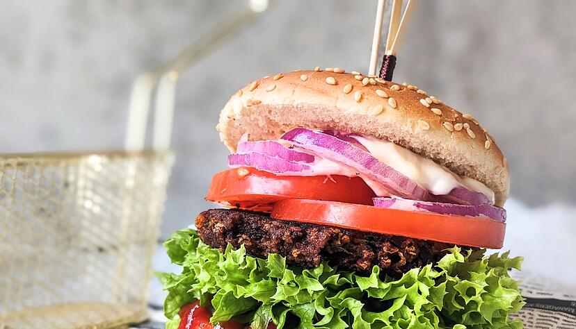 Die EU diskutiert, ob vegetarische Burger oder W&uuml;rstchen noch so genannt werden d&uuml;rfen. (Symbolbild)