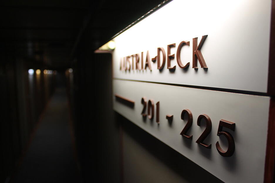 Ein Flusskreuzfahrtschiff wird zur Flüchtlingsunterkunft – Einblicke ins Innere Ein Flusskreuzfahrtschiff wird zur Flüchtlingsunterkunft – Einblicke ins Innere