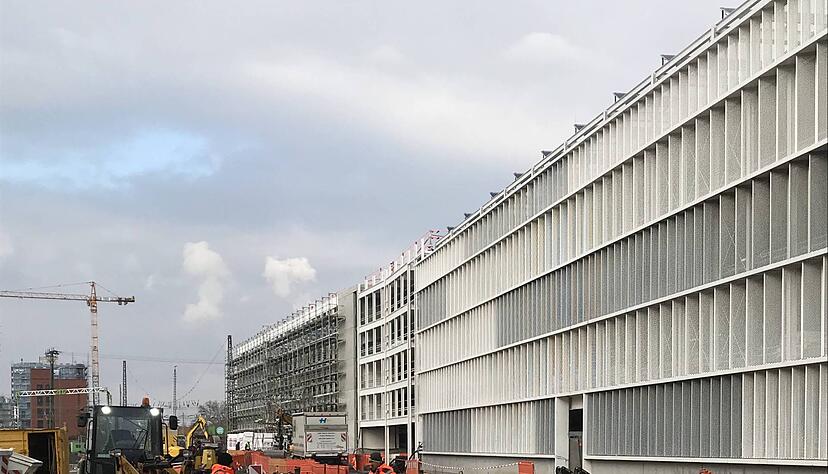 Im Neubau des zweiten Experimenta-Parkhauses soll ein dauerhaftes Fahrradparkhaus entstehen. Auch für die Buga wird dort bewachter Service angeboten. 
Foto: Friese