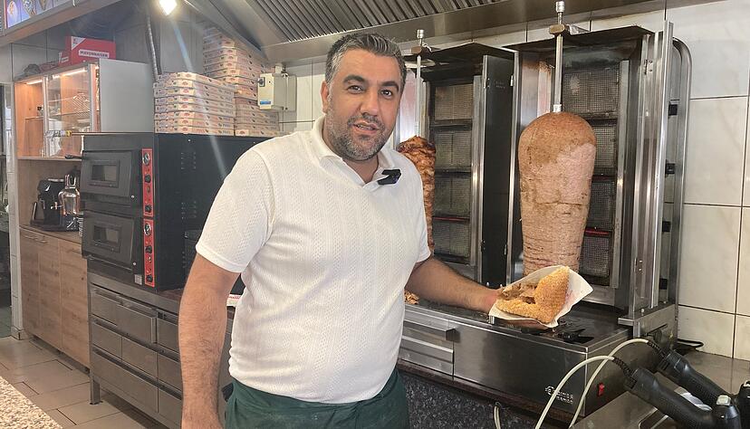 Für Ilhan Tiken sind hohe Temperaturen im Allee Kebap 41 Alltag. Für Ilhan Tiken sind hohe Temperaturen im Allee Kebap 41 Alltag.