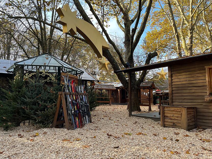 Der Blick vom Eingang auf das Gelände. Die Betreiber legen Wert auf eine behagliche Atmosphäre. Der Blick vom Eingang auf das Gelände. Die Betreiber legen Wert auf eine behagliche Atmosphäre.