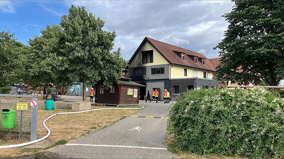 Als der Alarm gegen 15.30 Uhr losging, r&uuml;ckte aufgrund der &Ouml;rtlichkeit die Gesamtwehr Gundelsheim mit allen Abteilungen aus.