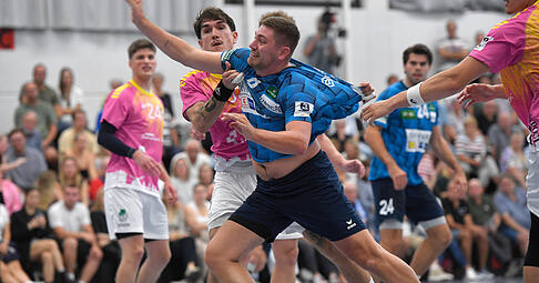 Adam Soos, hier bei der Heimniederlage gegen die Wölfe Würzburg, erzielte mit einem Siebenmeter den 30:28-Enstand.