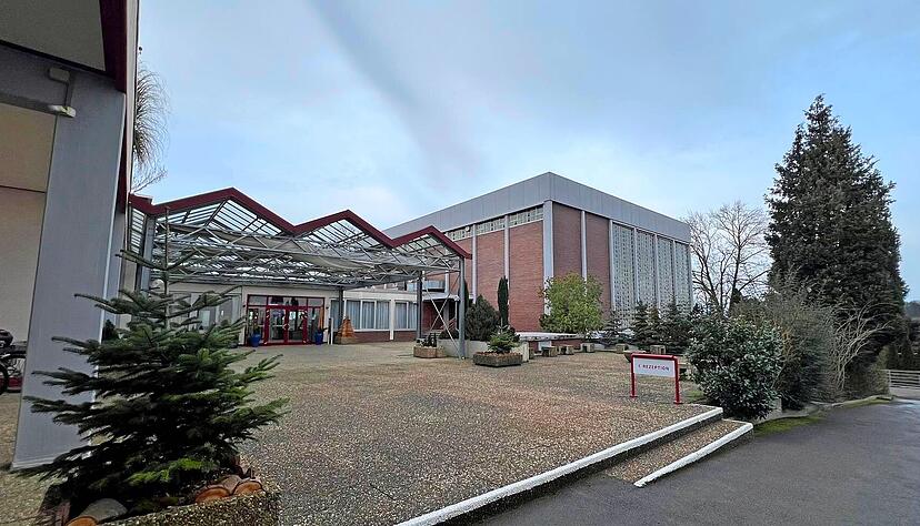 Das Lebenszentrum Adelshofen wurde 1962 mit der Stiftung der Kommunit&auml;t gegr&uuml;ndet und seitdem Zug um Zug ausgebaut. Ansto&szlig; daf&uuml;r gab der evangelische Pfarrer Otto Riecker, der 1989 starb. Sein Andenken wird vor Ort bis heute hochgehalten.