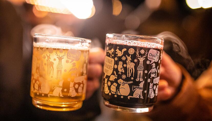 Auf Weihnachtsmärkten wird zwar viel Glühwein getrunken. Gegen die Kälte sind alkoholfreie Getränke jedoch besser geeignet. (Symbolbild) Auf Weihnachtsmärkten wird zwar viel Glühwein getrunken. Gegen die Kälte sind alkoholfreie Getränke jedoch besser geeignet. (Symbolbild)