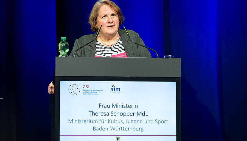 Kultusministerin Theresa Schopper begr&uuml;&szlig;te die Teilnehmer des Schulleitungssymposiums in Heilbronn.
