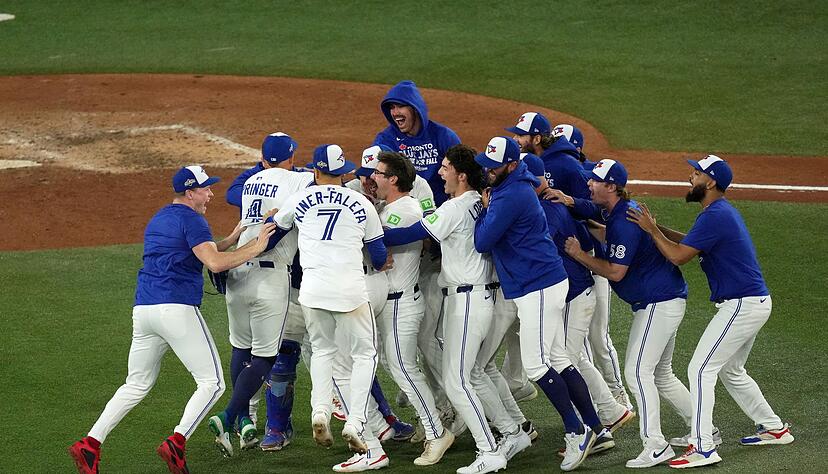 Vier Siege fehlen den Toronto Blue Jays zum Titel in der World Series. Vier Siege fehlen den Toronto Blue Jays zum Titel in der World Series.