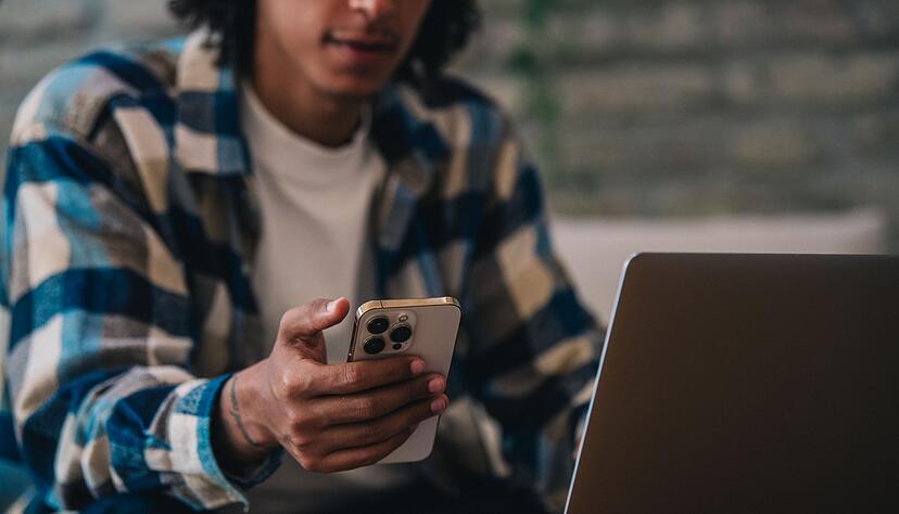 Das iOS-Update bringt RCS-Unterst&uuml;tzung: iPhone-Nutzer k&ouml;nnen jetzt auch mit Android-Nutzern Bilder und Videos per SMS austauschen.