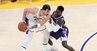 Schr&ouml;der (rechts) ist in der NBA f&uuml;r drei Spiele gesperrt worden. (Archivbild)