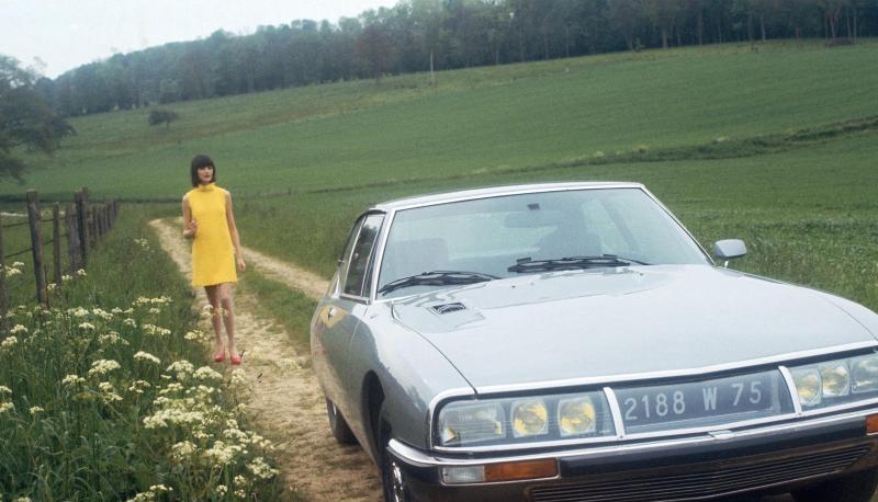 Mutet der Citroën SM auch heute noch futuristisch an, mag er vor einem halben Jahrhundert wie ein gelandetes Raumschiff gewirkt haben.