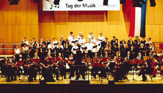 &bdquo;Harmonie, durch Himmelsharmonie entstand das ganze Weltgeb&auml;ude&ldquo;: 450 Mitwirkende bot das gro&szlig;e Festkonzert zum Stadtjubil&auml;um in der Heilbronner Harmonie auf, darunter auch den Heinrich-Sch&uuml;tz-Chor. (Foto: Claudia Wachter)