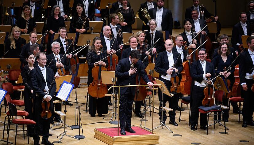Dirigent Lahav Shani und die Münchner Philharmoniker werden in Berlin gefeiert. Dirigent Lahav Shani und die Münchner Philharmoniker werden in Berlin gefeiert.