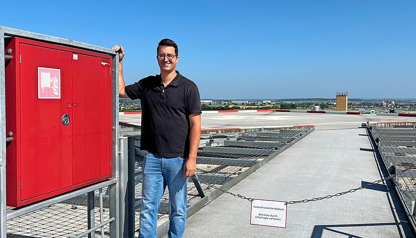 Janosch Zepek (33) ist der Brandschutzleiter der SLK-Kliniken, verantwortlich f&uuml;r alle Standorte. Er selbst ist Mitglied der Freiwilligen Feuerwehren in Bad Rappenau und in Siegelsbach.