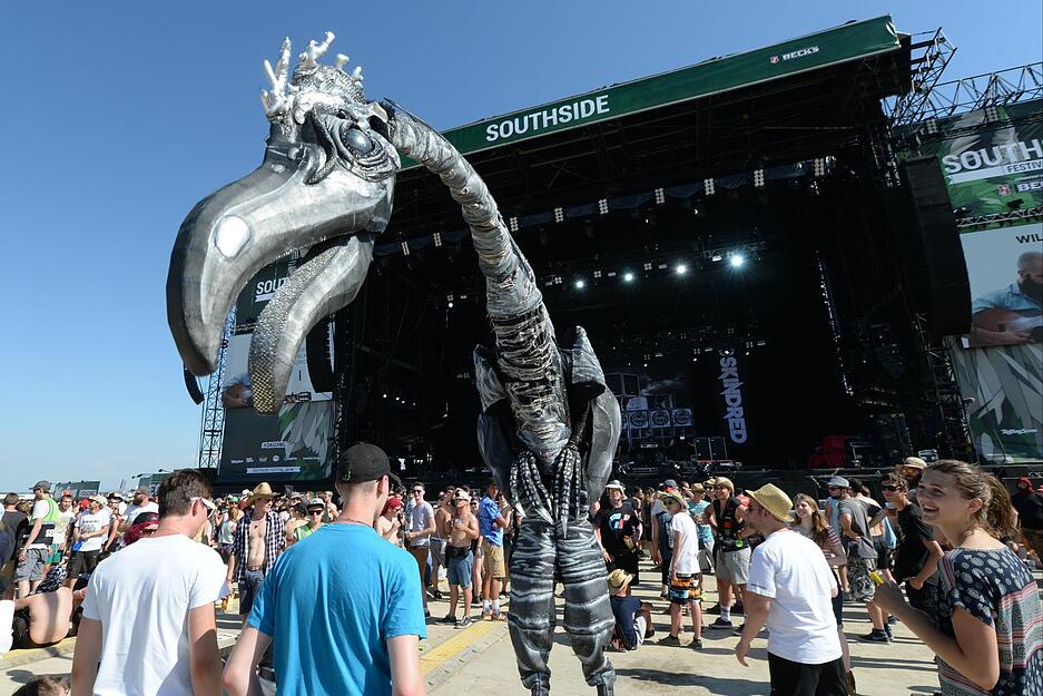 Eine Fantasiegestalt auf zwei Beinen.