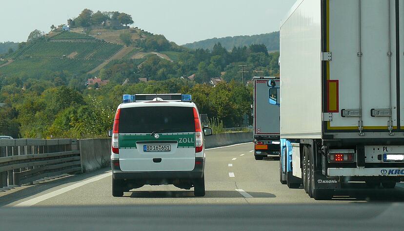 Beim Hauptzollamt Heilbronn sind 514 Mitarbeiter beschäftigt. Sie kontrollieren unter anderem Warentransporte auf der A6 (Themenfoto).
Foto: privat