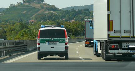 Beim Hauptzollamt Heilbronn sind 514 Mitarbeiter beschäftigt. Sie kontrollieren unter anderem Warentransporte auf der A6 (Themenfoto).
Foto: privat