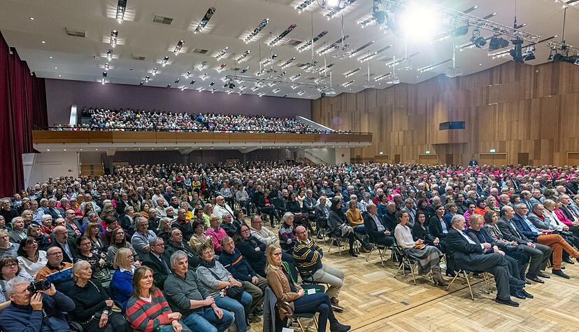Beim B&uuml;rgerempfang war die Festhalle Harmonie voll besetzt. Bereits nach zwei Stunden hatte es am Ausgabetag keine Karten mehr gegeben.