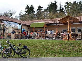 Das Wirtshaus am See bei der Ehmetsklinge lockt das ganze Jahr &uuml;ber Ausfl&uuml;gler an.