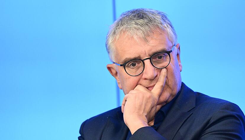 Arne Braun denkt nach. Arne Braun denkt nach.
